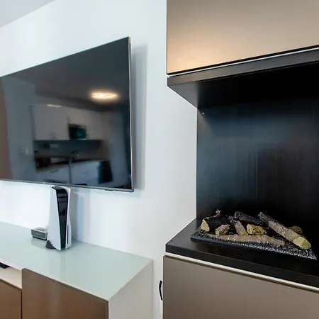 Modern By Major Domus Club Apartment