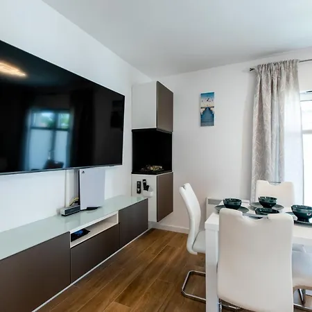 Apartment Modern By Major Domus Club